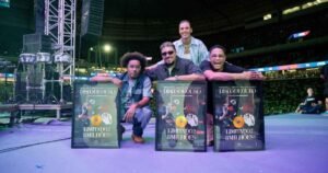 Nesk Only lança EP 'Me Tira o Medo' com feat de Gabi Vicari 2 Brunno Rammos, Nesk Only e 2Metro recebem o prêmio de Renata Cenizio, gerente de A&R da Universal Music Brasil (Jonas Oh)